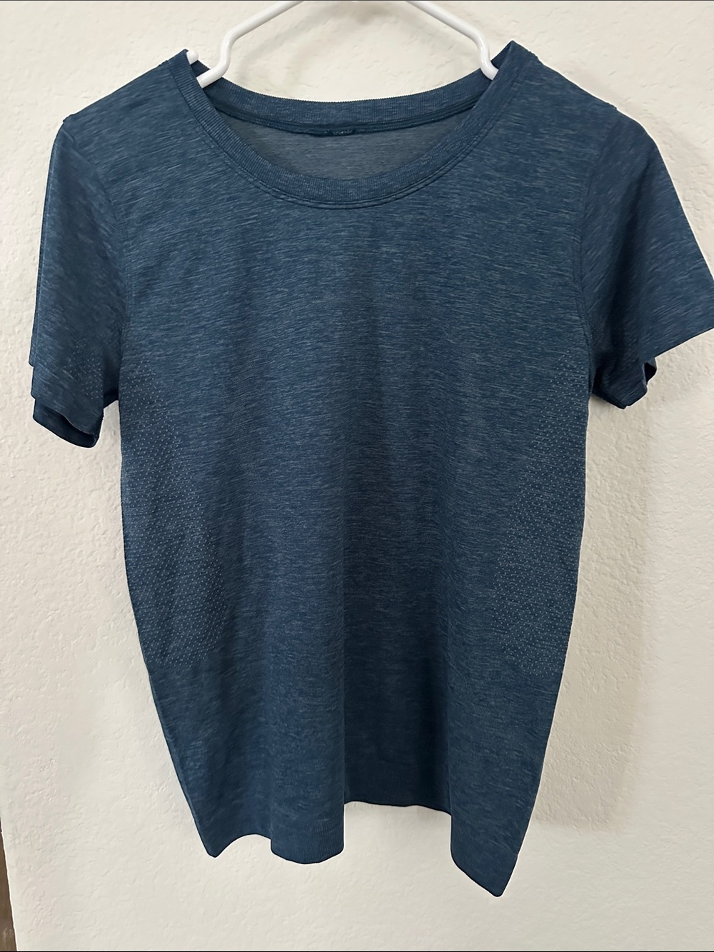 Lululemon athletic top